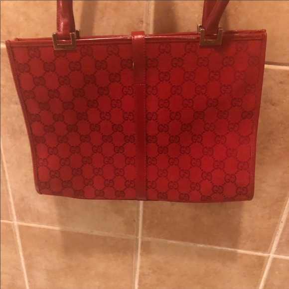 Beautiful Gucci Red - Picture 7 of 9